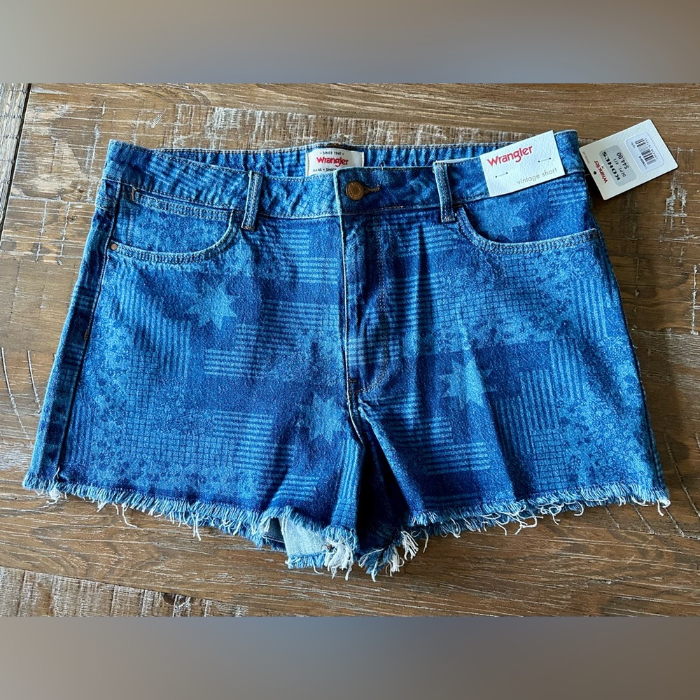 NEW Women’s Wrangler Vintage Floral Denim Shorts, Size 12/31